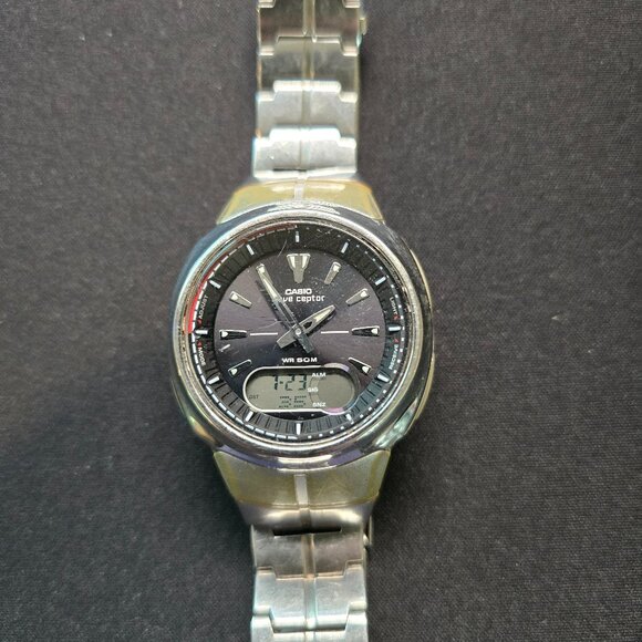 Casio Wave Ceptor Watch - Picture 1 of 4